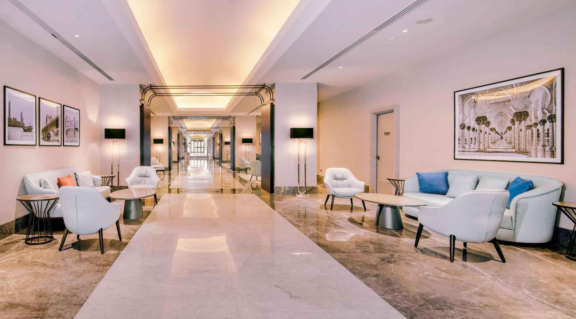 Radisson Blu Corniche пляж