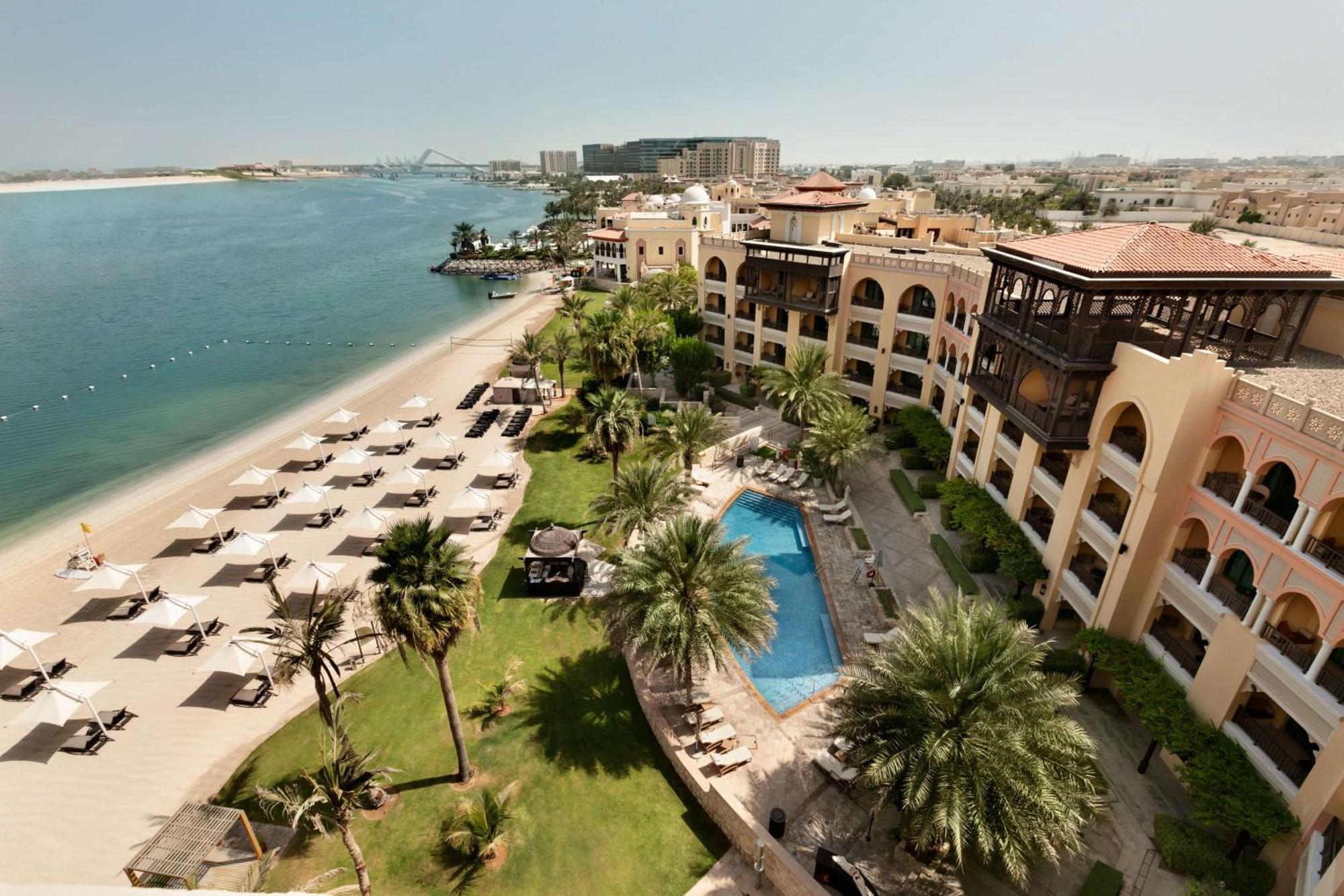Shangri-La Qaryat Al Beri пляж