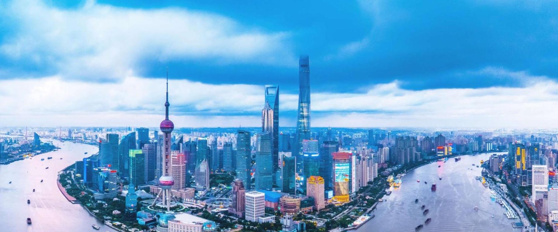 фото Слияние традиций и футуристического будущего Шанхая