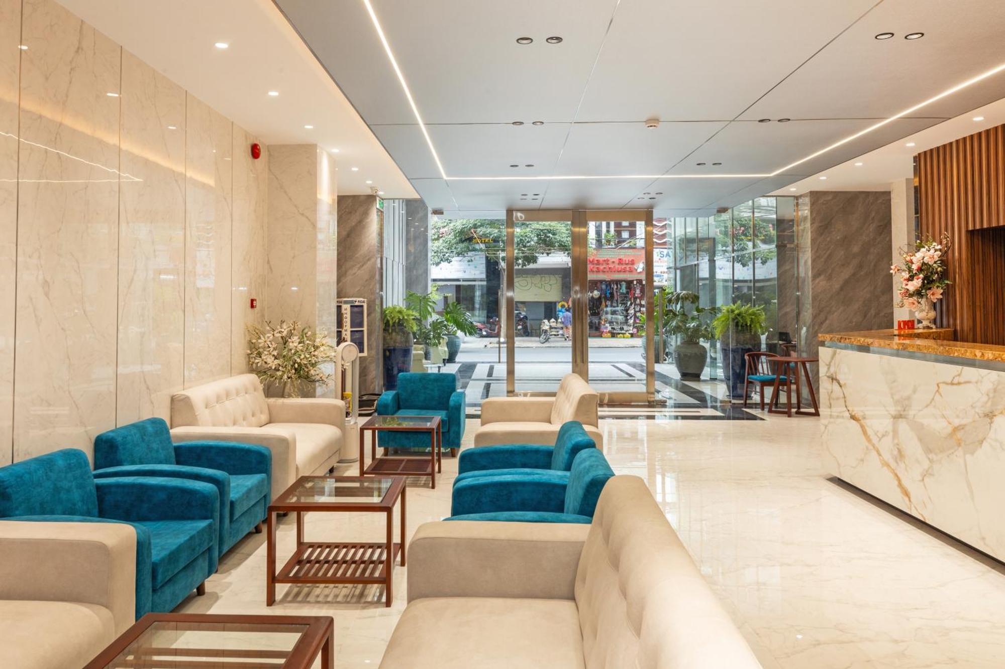 The Summer Hotel, фото 1